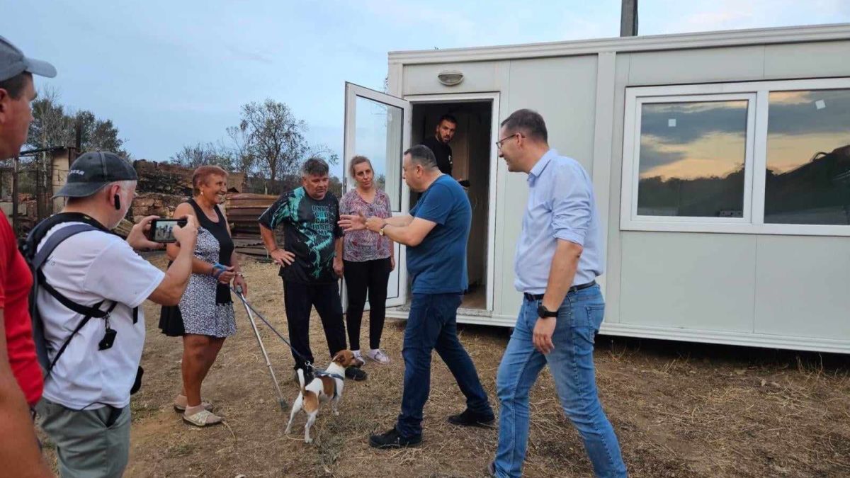 Хората от опожареното село Воден трогнати от жеста на Пеевски ВИДЕО