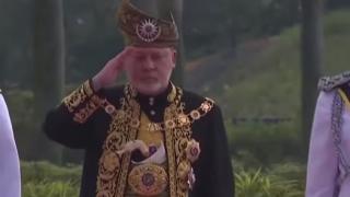 Приказка в 21 век: Ето как коронясаха султана на Малайзия ВИДЕО