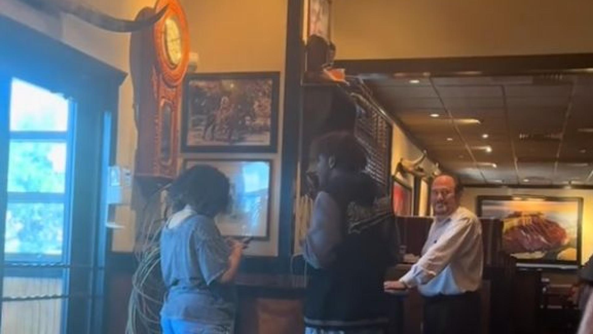 Клиентка избяга от ресторант без да плати, но се върна, защото си забрави… ВИДЕО