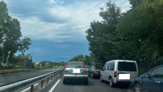 Ад между Созопол и Бургас, стотици са в капан 