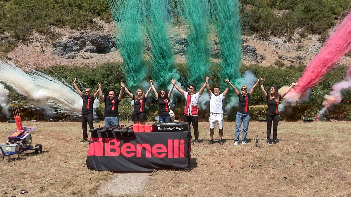 Benelli Show: Кралят на демонстрационната стрелба Давиде Де Каролис пред стотици в Лозен