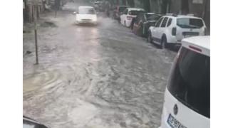 Адска буря удари Бургас, градът тръгна да отива под водата ВИДЕО