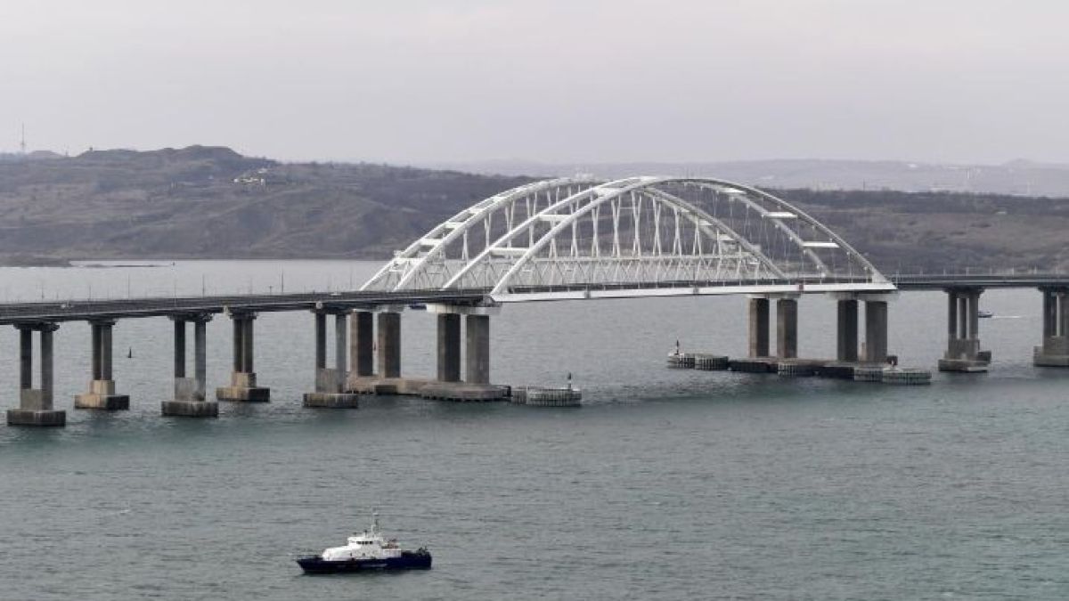 Горещо от фронта: Ето какво постоянно се случва близо до Кримския мост