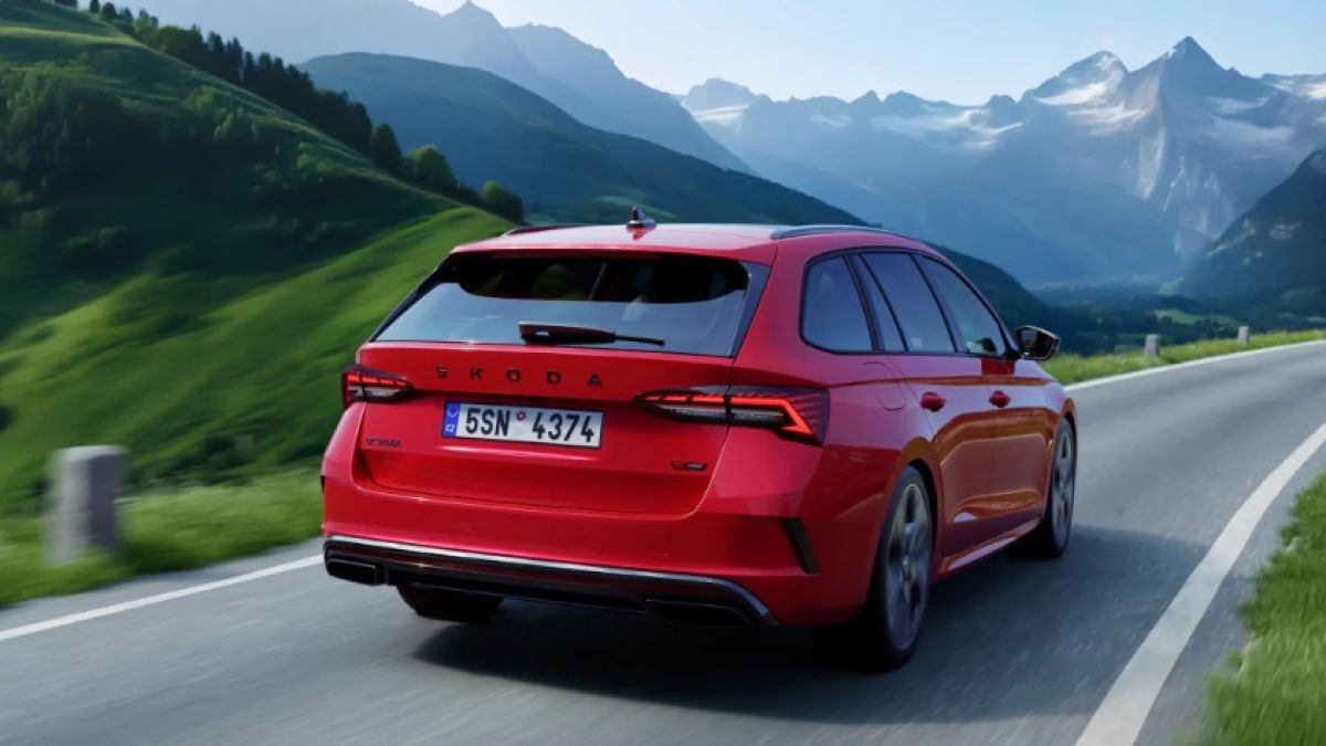 Най-мощната и бърза Skoda Octavia влиза в продажба: подробности и цени СНИМКИ