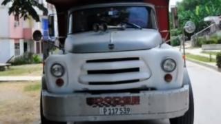 Показаха как впечатляващо тунинговат съветските камиони ЗИЛ в Куба ВИДЕО