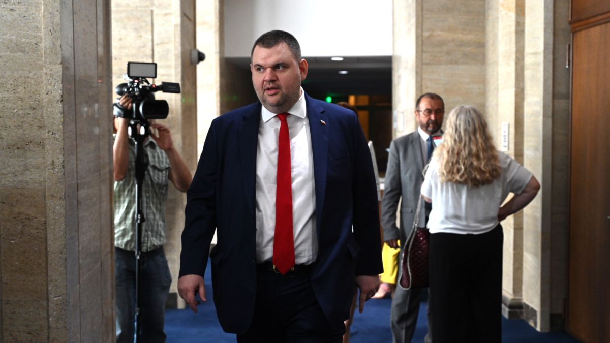 Делян Пеевски предостави на МВР, Прокуратурата и ДАНС скандалните записи с репликите “кеш в торби” и “президентът с кеша”