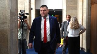 Делян Пеевски предостави на МВР, Прокуратурата и ДАНС скандалните записи с репликите “кеш в торби” и “президентът с кеша”