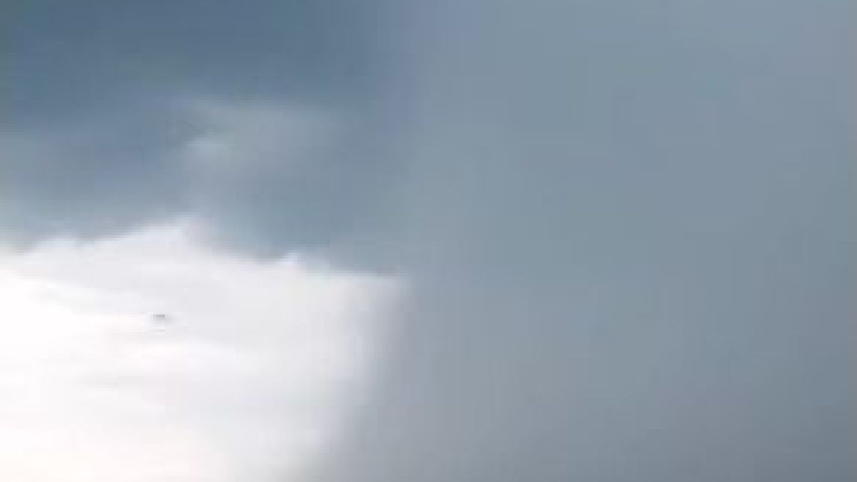 Порой и градушка удариха този град, улиците станаха реки ВИДЕО