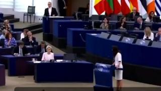 Мрежата гърми заради тези думи на полякиня към Урсула фон дер Лайен: Трябва да отидете в затвора, а не в ЕК