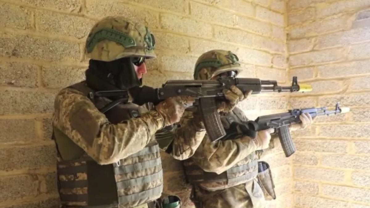 Показаха на ВИДЕО как британски военни подготвят украинците за битките на фронта