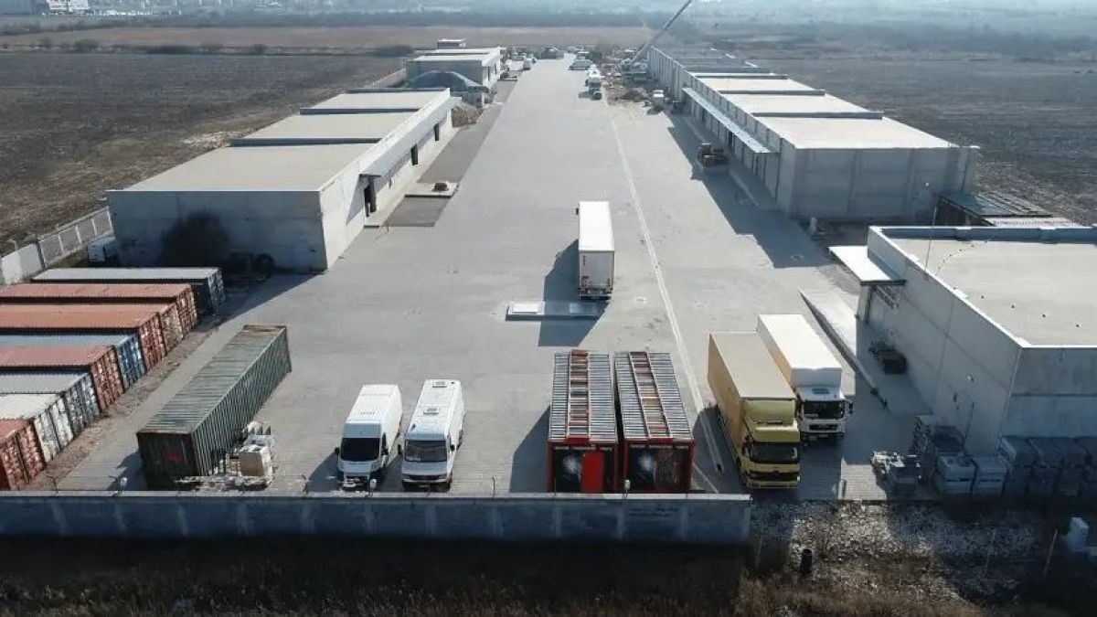 Горещи подробности за фирмата, чийто складове гръмнаха край Елин Пелин СНИМКА