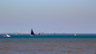 На кораб в Темза дебне смъртоносна опасност СНИМКИ