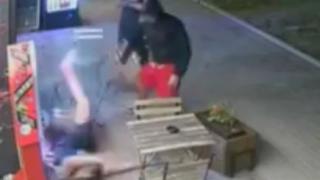 Първа СНИМКА на един от келешите, пребили зверски жена в Перник ВИДЕО 18+