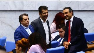 Жега в парламента: "Възраждане" с яростен залп по Петков: На плаж ли е бил?