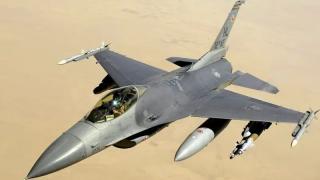 Bloomberg: Първата партида изтребители F-16 пристигна в Украйна 