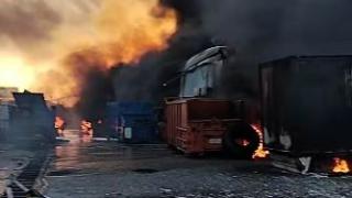 Гори голям завод край Пловдив, чуват се взривове! Зрелищни СНИМКИ