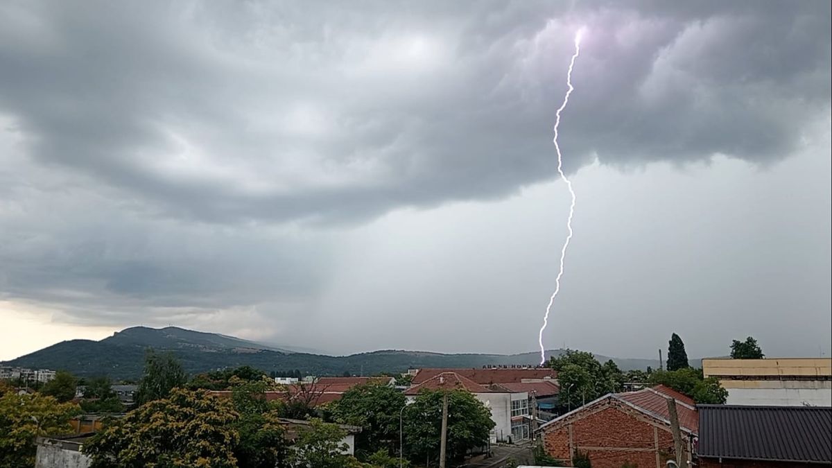 Задава се ад в България, може да ни удари до часове