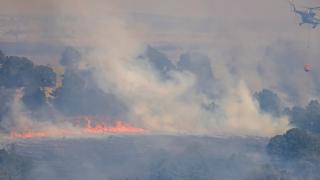 Пожар до Самоков, огънят надвисна над село 