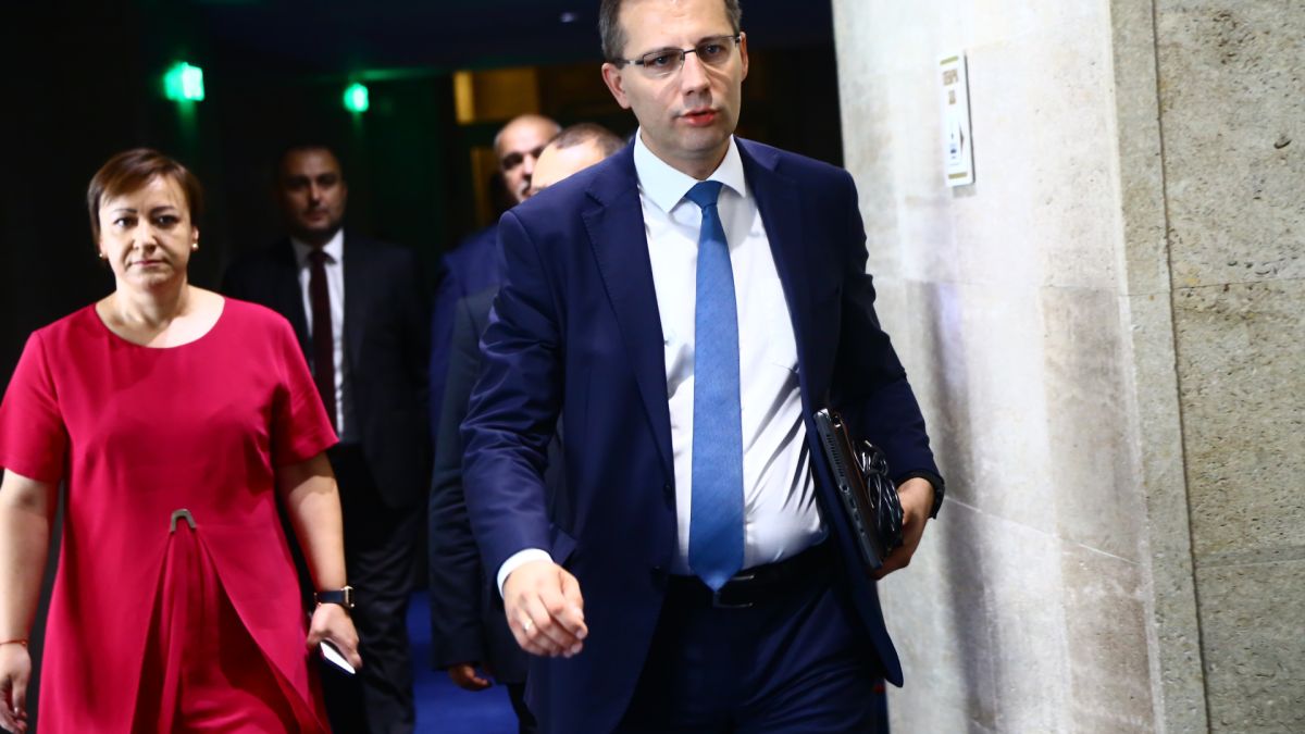 Станислав Анастасов удари по трибуната! Надежда Йорданова да се извини за предателството