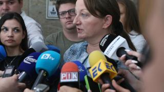 Сачева: Радев да отговори защо хвърли този коктейл „Молотов” на 9-ти май
