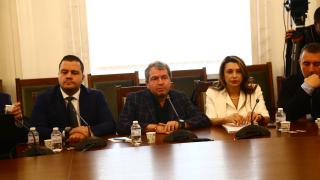 Човек на Слави съсипа Петков за чутовния гаф, намеси и Лена 