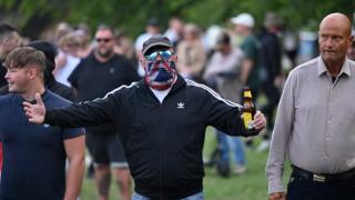 На Острова със спешен ход след масовите безредици, свикват съвета "Кобра" ВИДЕО