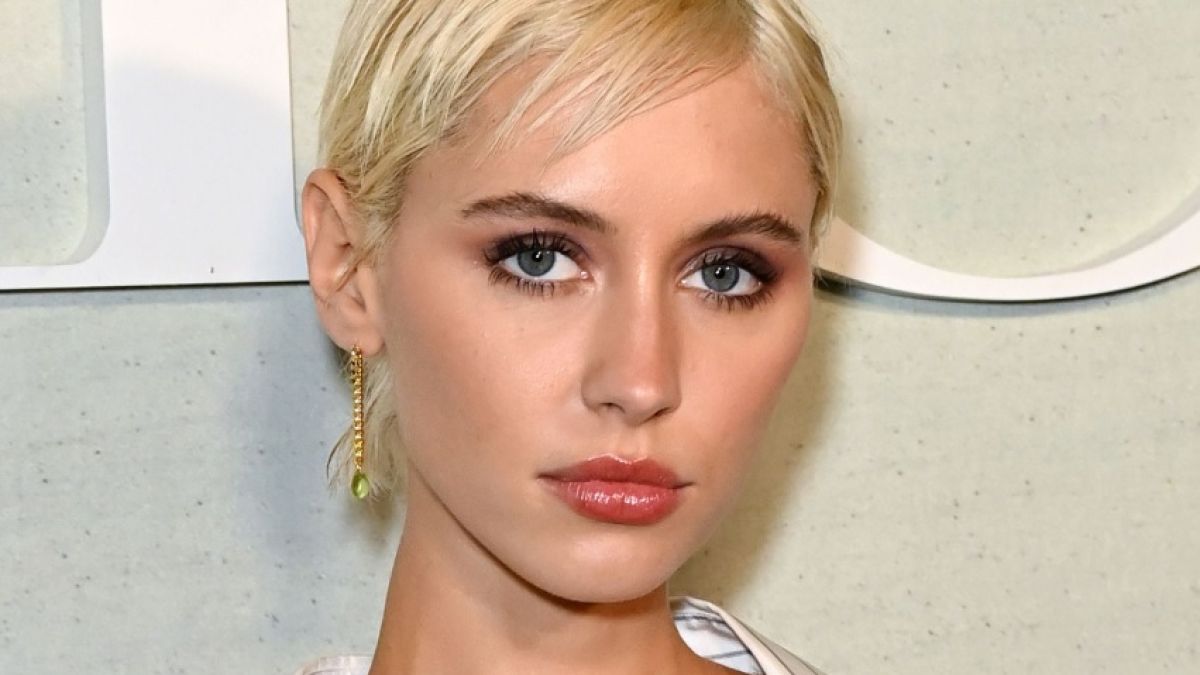 Дъщерята на Джуд Лоу позира гола за списание СНИМКИ 18+
