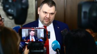 Пеевски: „Мистър Кеш” наруши Конституцията, на практика вече не е президент!  
