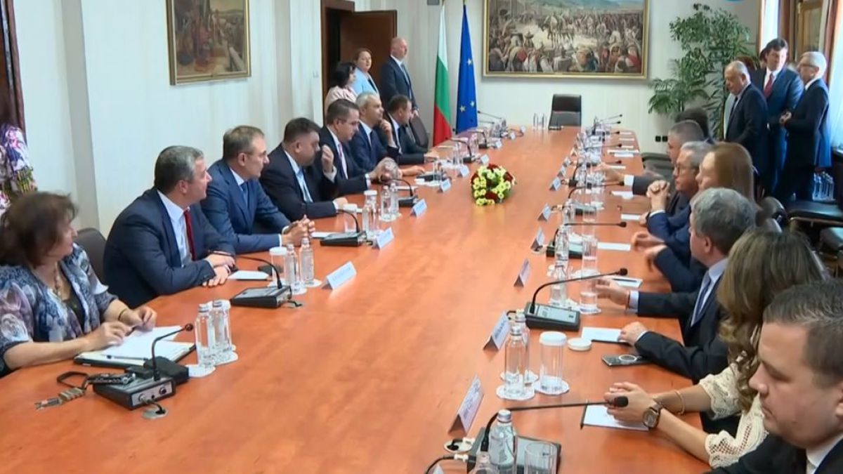 Радев притисна политиците, заплете голяма мистерия с новия премиер БЛИЦ Live