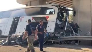 Автобус се натресе в колона под мост, 11 загинаха ВИДЕО