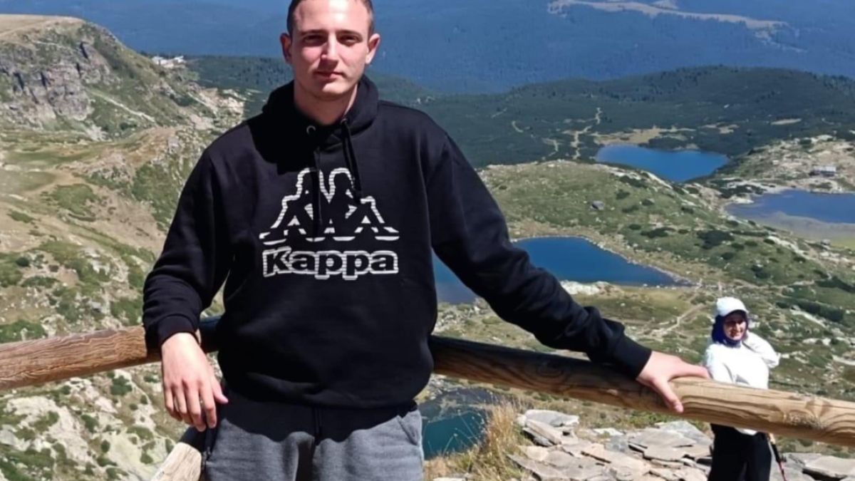 Млад димитровчанин отиде на плаж в Гърция, сега го търсят под дърво и камък СНИМКИ