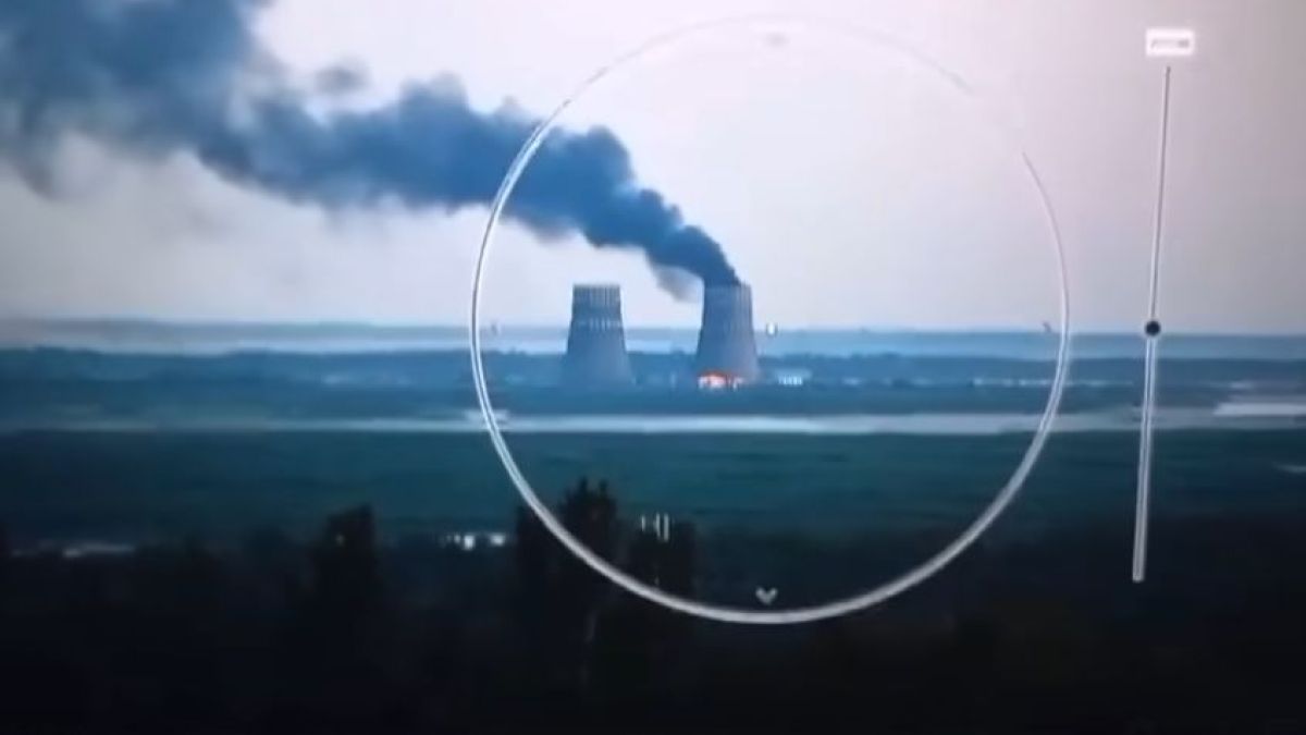Зеленски пусна стряскащо ВИДЕО от горящата АЕЦ "Запорожие" 
