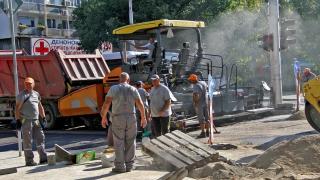 Новият асфалт на този булевард ще издържа на плюс 60°C СНИМКИ
