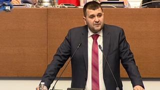 Безпрецедентен сеир в НС: От ПП-ДБ скочиха на „Възраждане“, а те...