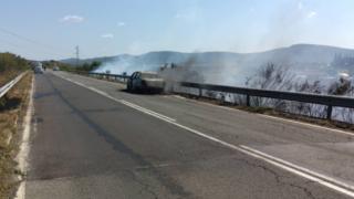 Огнен ад в Бургаско, затвориха ключова отсечка СНИМКИ