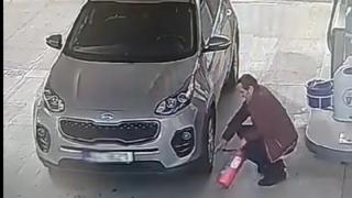 Шофьор спря голям джип на бензиностанция и шашардиса всички ВИДЕО