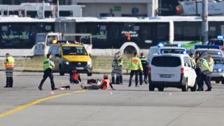Глобалният пъклен план на екосектантите е в ход, вижте какво се случва на летище в Германия