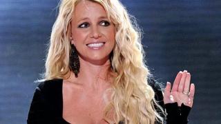 Горещо: Бритни Спиърс се разголи и разтанцува пред камерата ВИДЕО 18+