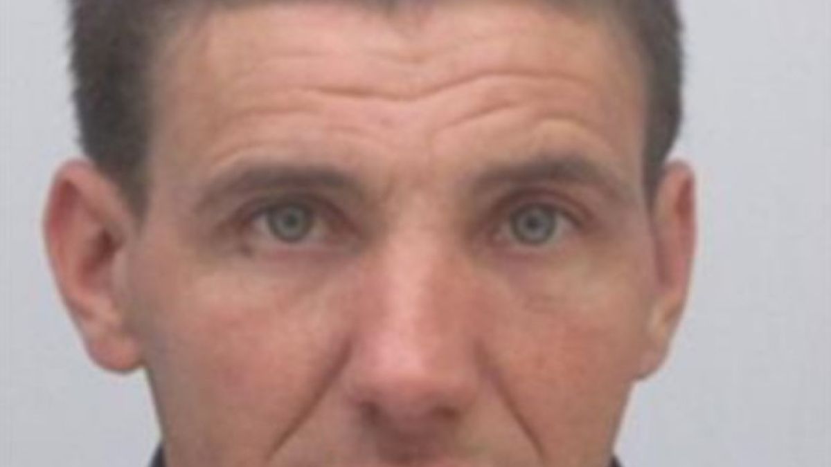Виждали ли сте този мъж, търсят го под дърво и камък СНИМКА