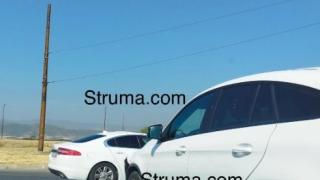 Сеир в Благоевград! Помляха се бели луксозни автомобили СНИМКИ