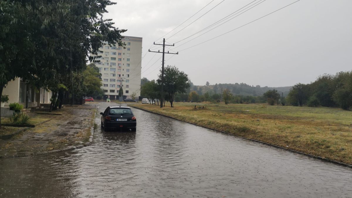 В този наш град се молиха месец за дъжд, сега е като Венеция СНИМКИ