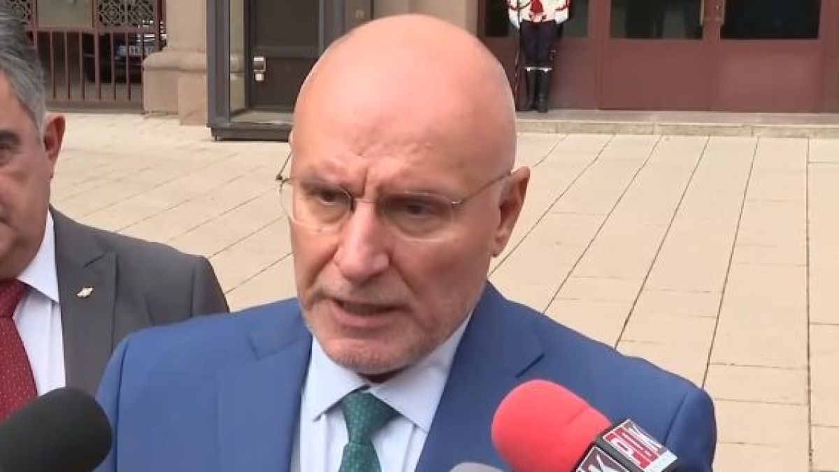 Кандидат-премиер излезе от президентството и обяви, че... СНИМКИ