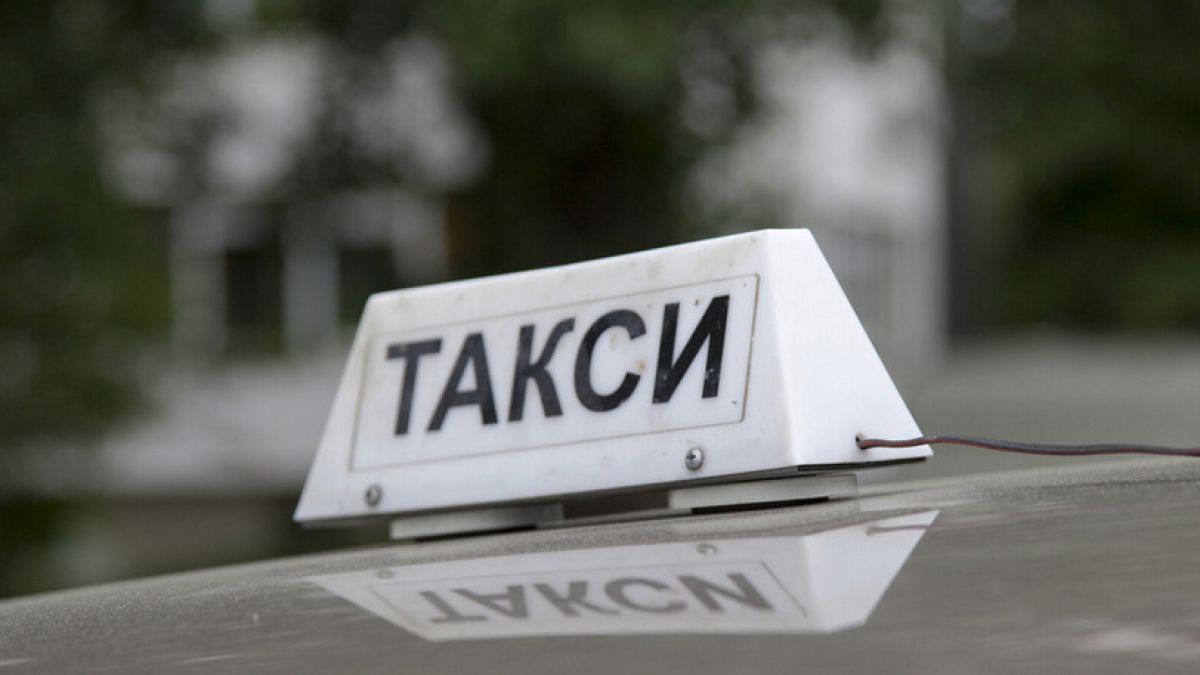 Такси блъсна жена в Габрово, шофьорът избяга с мръсна газ
