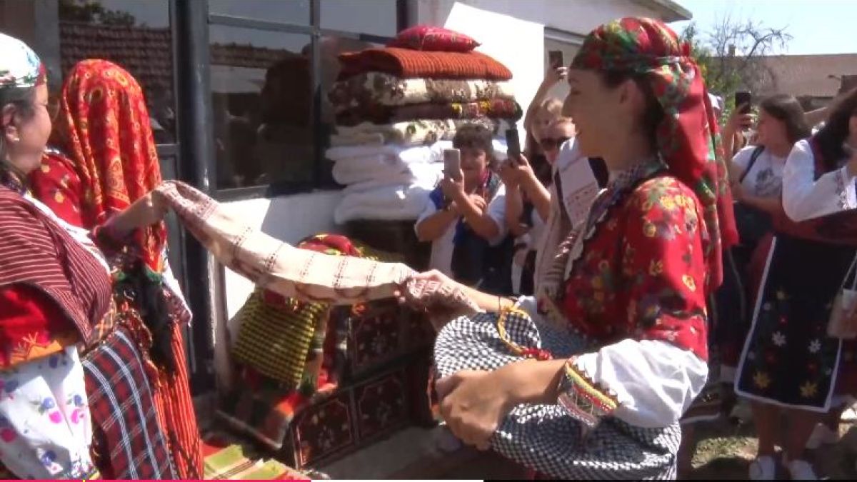 Сватба отпреди два века в Родопите: Народен певец взе невестата си на кон ВИДЕО
