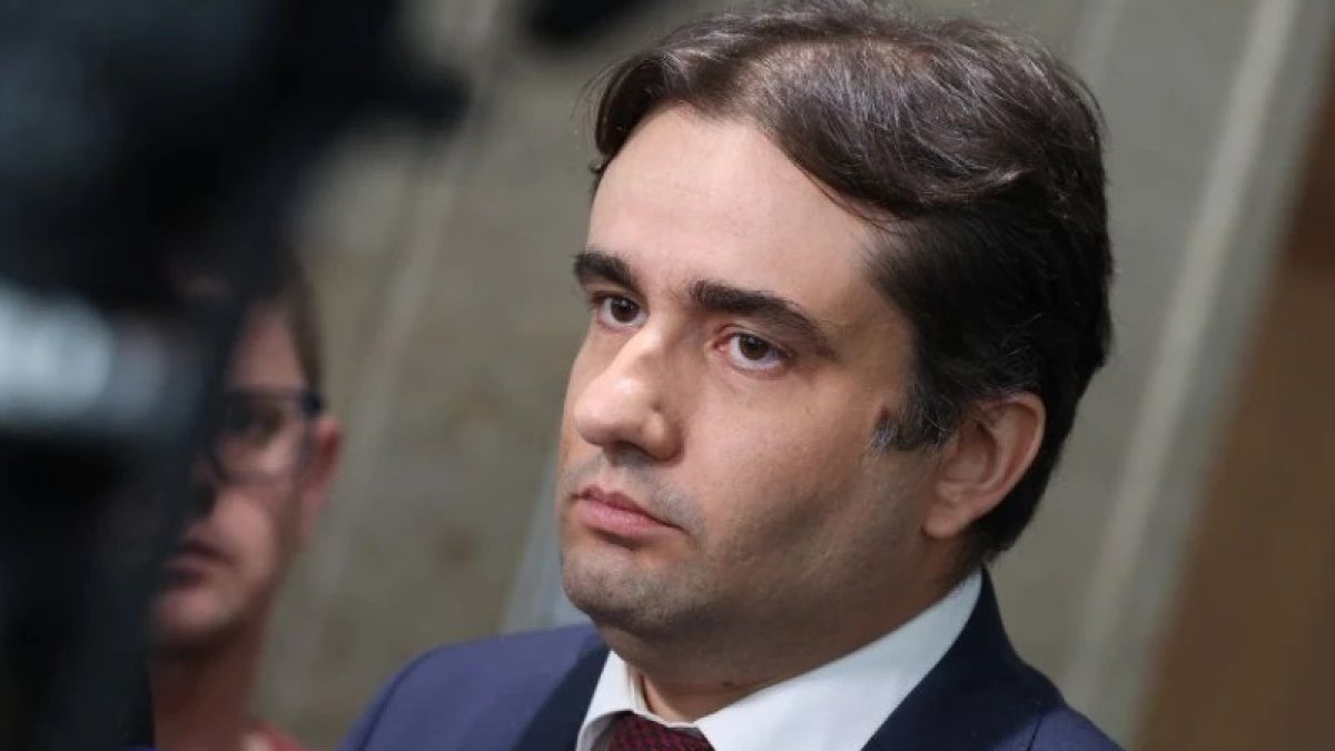 Бождар Божанов се събуди, откри атаки в интернет
