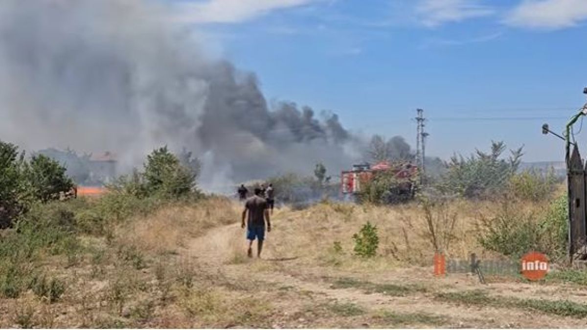 Извънредно! Пожар затвори пътя Хасково-Димитровград ВИДЕО