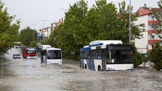 Централна Турция е под вода, има жертва и хора в неизвестност