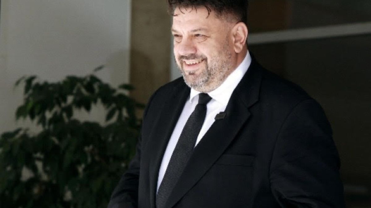 Атанас Зафиров: Авторите на промените в Конституцията да се извинят или поне да замълчат