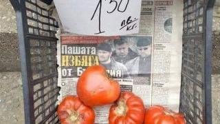 Пуснаха домати за протести СНИМКА