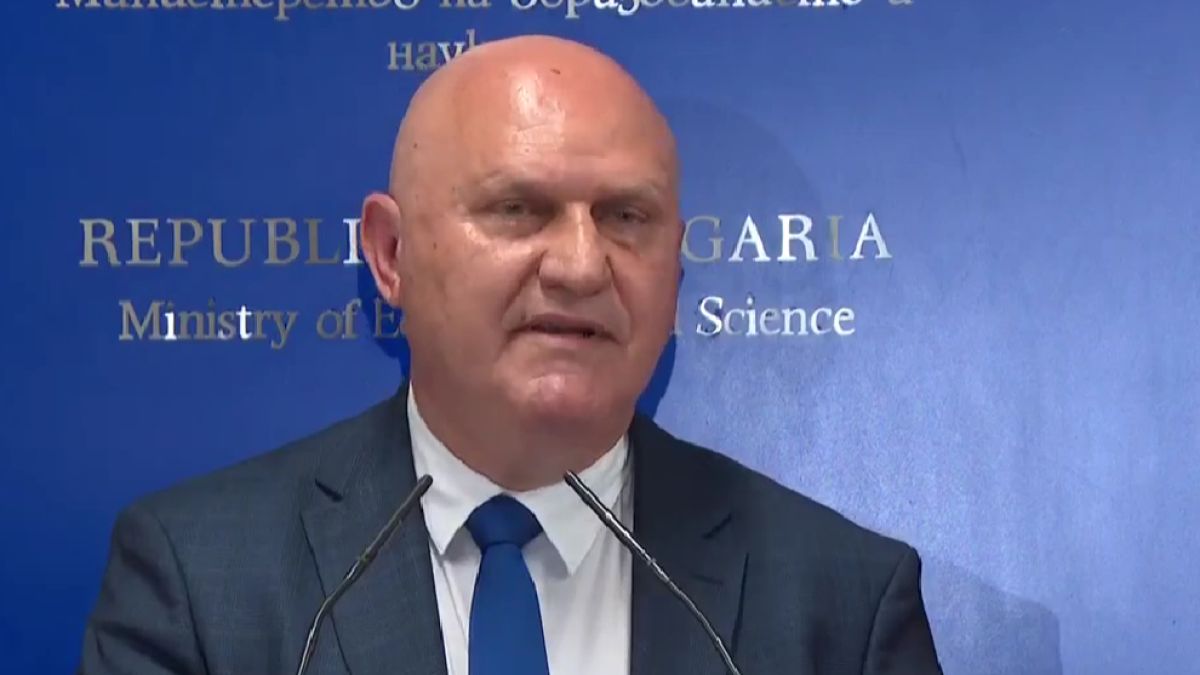 Промяната е спряна! Важно съобщение от МОН, касаещо учителите и учениците